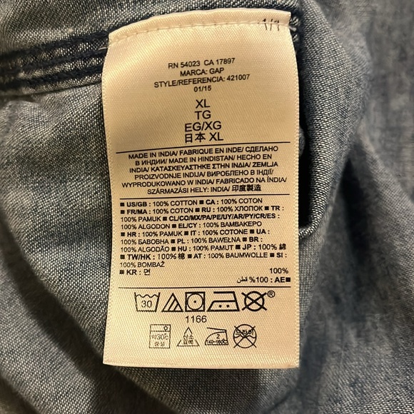 Men’s Gap Short-Sleeved Batik Button-up Size XL - Picture 4 of 5